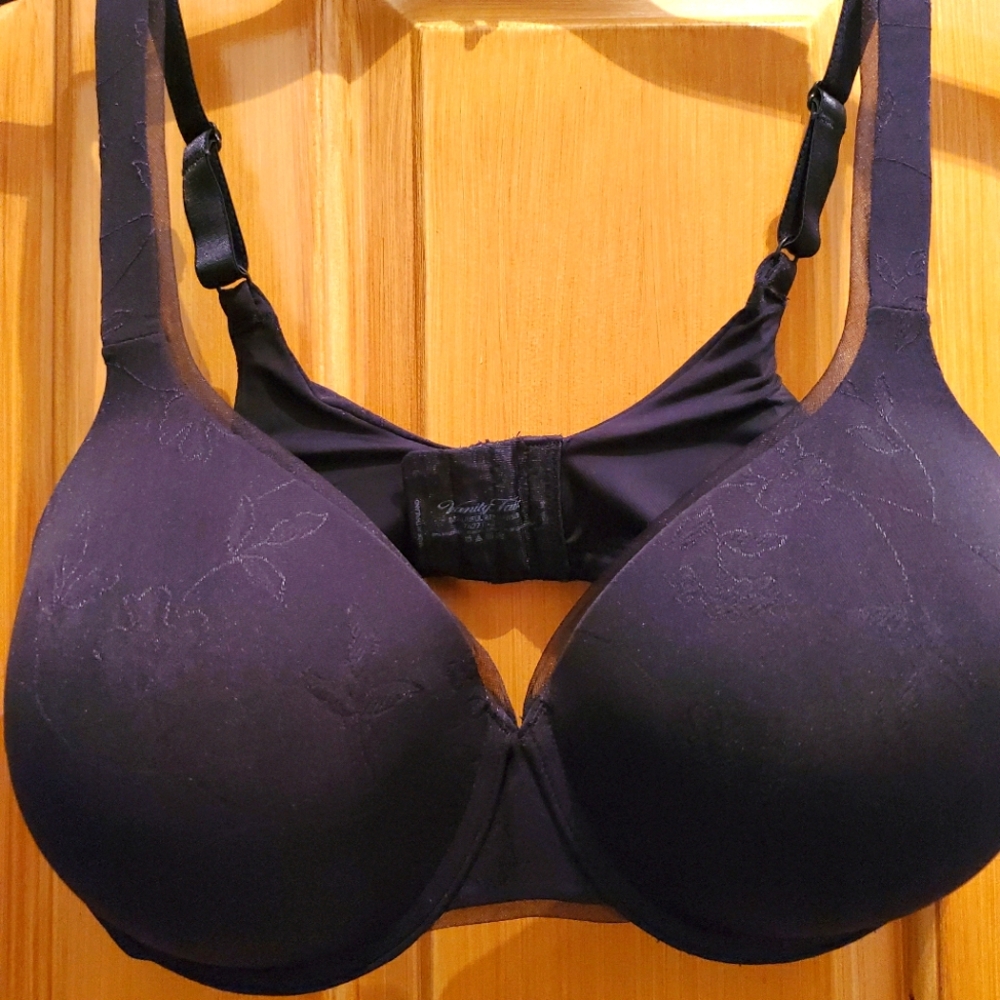 Bra 38D NWOT vanity fair black underwire lightly padded